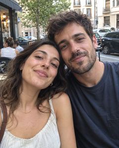 Example phone photo: a selfie of a couple on a city street